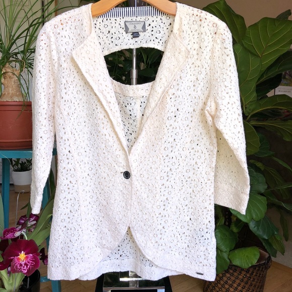 🎉HOST Pick! Volcom Cut-Out Back Lace Jacket - Picture 2 of 12